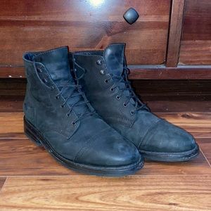 Thursday boots captain in black matte. Lightly worn
